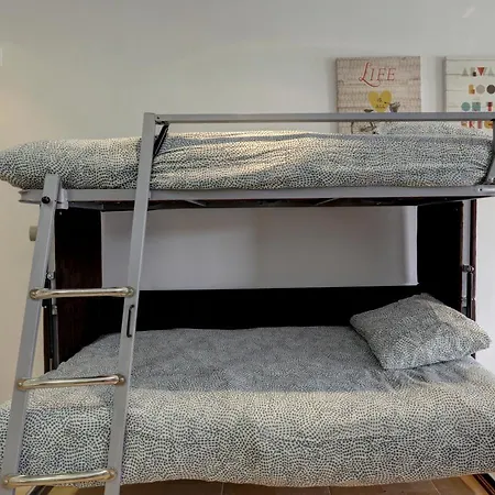 071 - Beachside Studio Perfect For A Family Getaway Apartment *