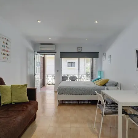 071 - Beachside Studio Perfect For A Family Getaway Apartment Torremolinos
