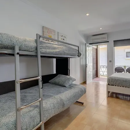 071 - Beachside Studio Perfect For A Family Getaway *